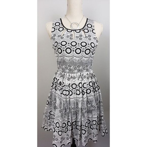 Alya Black and White Beauty! - Picture 5 of 5